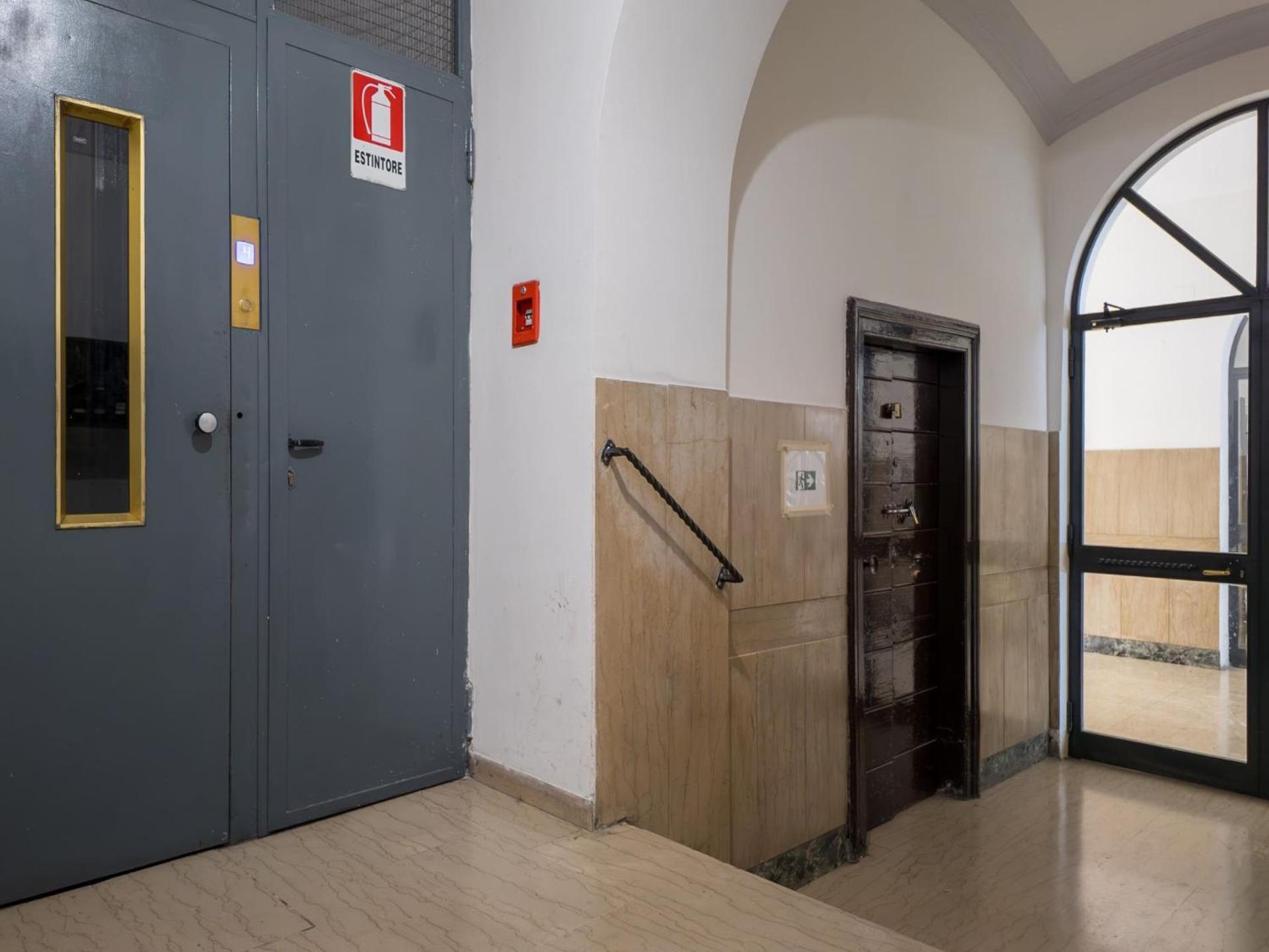 The Rent - Modern Two-bedroom In Esquilino Area * Rom