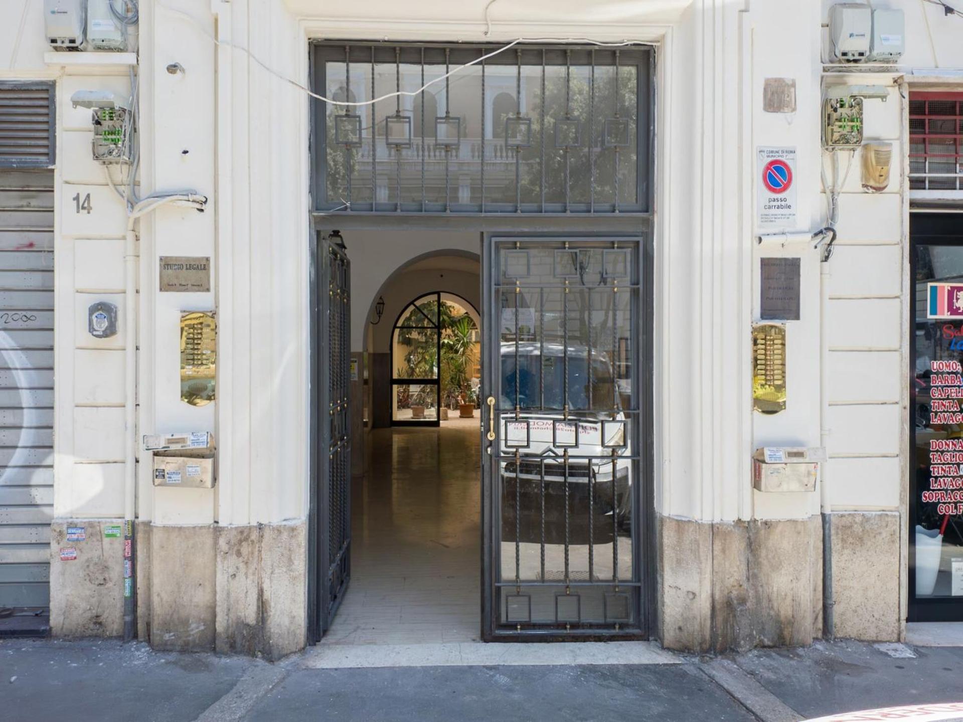 The Rent - Modern Two-bedroom In Esquilino Area Rom